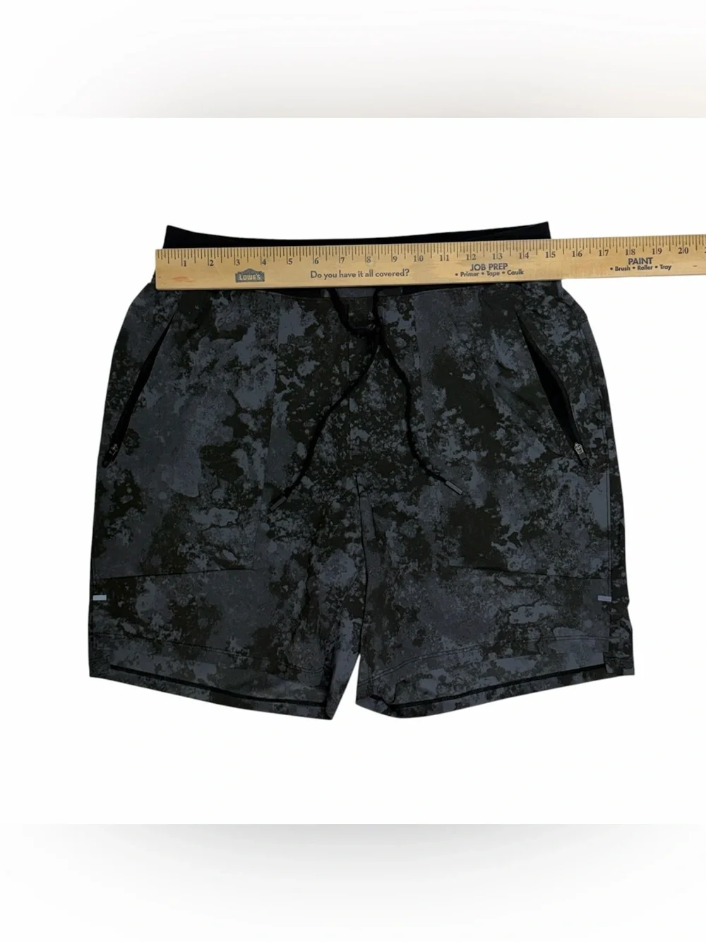 Lululemon Shorts Men Medium Black Camo License to Train Linerless 7 Athletic Gym